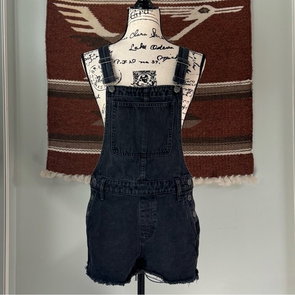 Madewell Adirondack Short Overalls in Washed Black - Picture 3 of 11